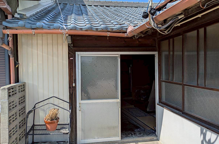 未利用空間を趣味室へ改装｜玄関新設＆古材再生リフォーム