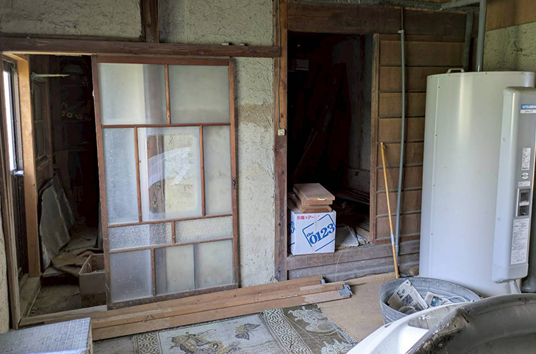 未利用空間を趣味室へ改装｜玄関新設＆古材再生リフォーム