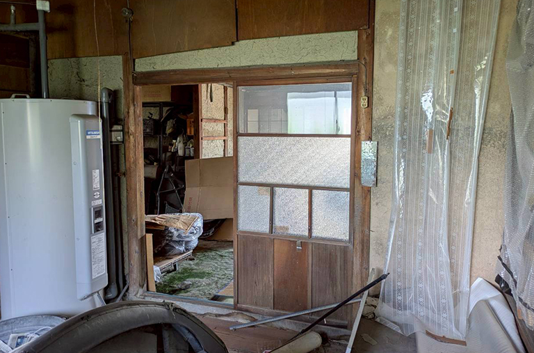 未利用空間を趣味室へ改装｜玄関新設＆古材再生リフォーム