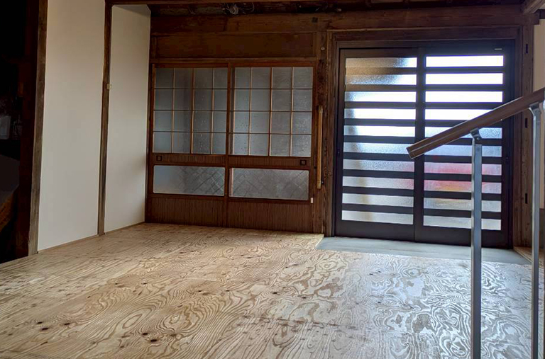 未利用空間を趣味室へ改装｜玄関新設＆古材再生リフォーム