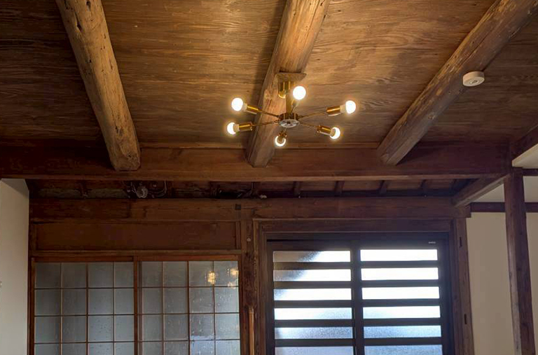 未利用空間を趣味室へ改装｜玄関新設＆古材再生リフォーム